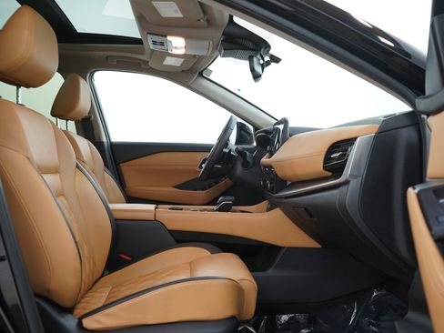 Used 2023 Nissan Rogue Platinum image 11