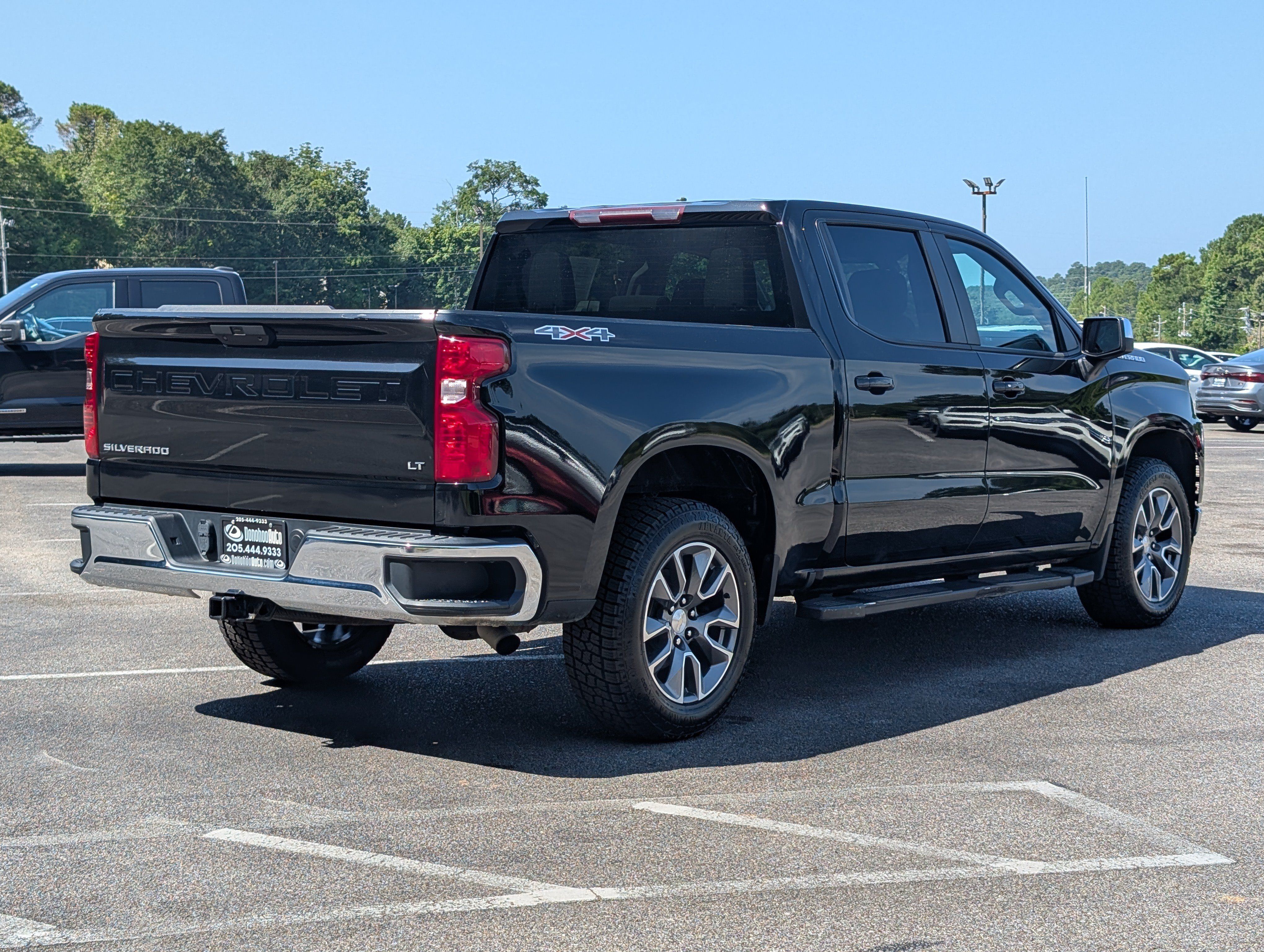 Used 2022 Chevrolet Silverado 1500 LT AWD/4WD image 9