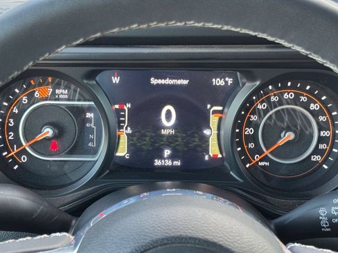 Used 2025 Jeep Wrangler Unlimited Sahara AWD/4WD image 40