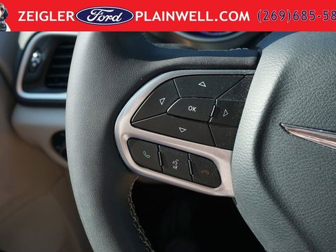 Used 2024 Chrysler Pacifica Touring-L FWD image 25