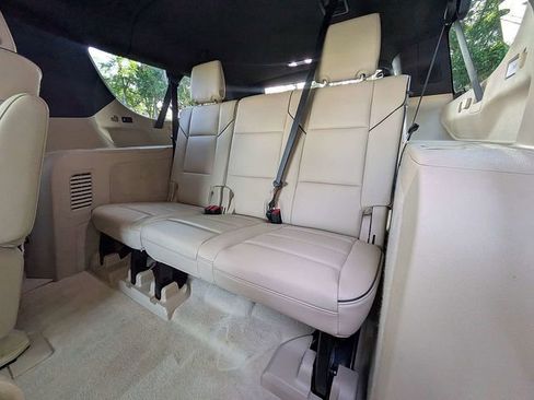 Certified 2023 Cadillac Escalade ESV Premium Luxury AWD/4WD image 15