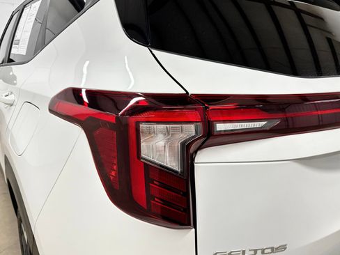 Used 2025 Kia Seltos S FWD image 7