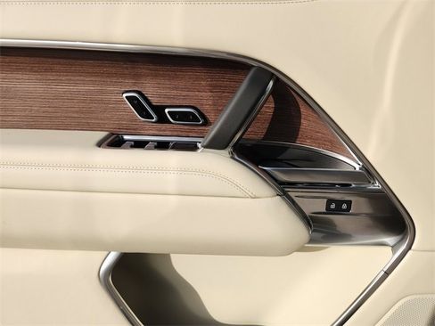 New 2026 Land Rover Range Rover SE image 16