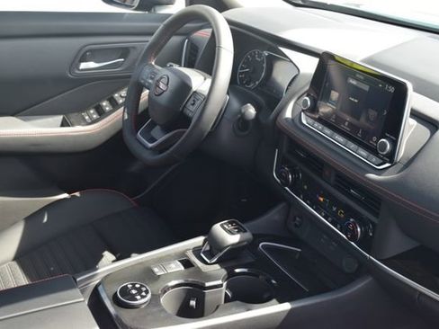 New 2026 Nissan Rogue SV AWD/4WD image 17