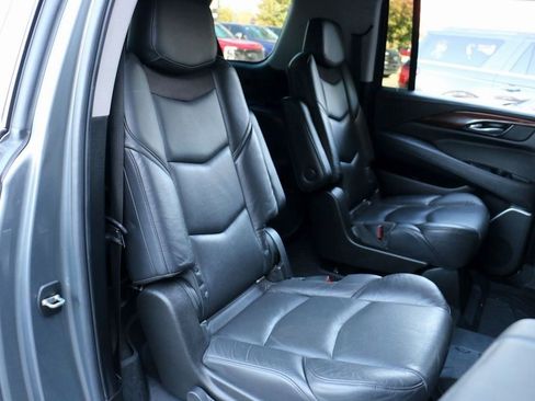 Used 2020 Cadillac Escalade ESV Premium Luxury image 39