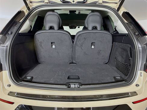 New 2025 Volvo EX90 Plus w/ Protection Package Premier image 27