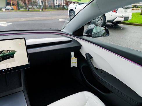 Used 2025 Tesla Model 3 Long Range image 9