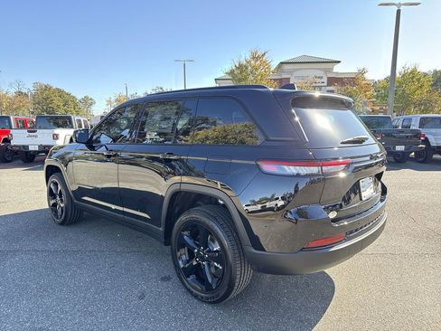 New 2025 Jeep Grand Cherokee Altitude AWD/4WD image 5