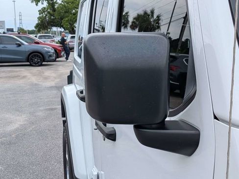 Used 2019 Jeep Wrangler Unlimited Sahara AWD/4WD image 12