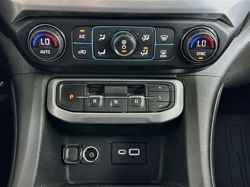 Used 2021 GMC Acadia SLE w/ Driver Convenience Package FWD image 17