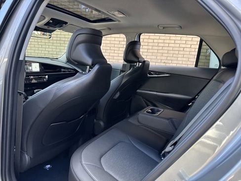 New 2025 Kia Niro SX Touring image 21