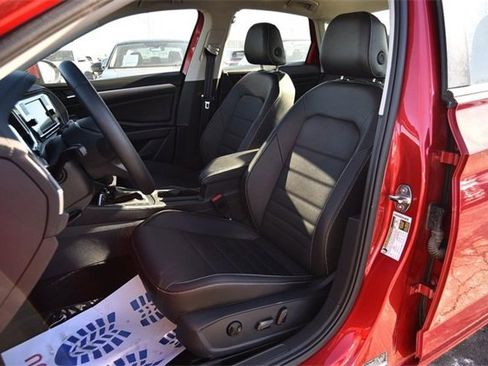 Certified 2024 Volkswagen Jetta SE w/ Panoramic Sunroof Package image 20