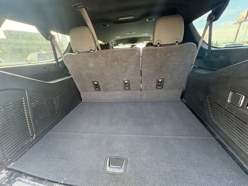 Used 2023 Chevrolet Suburban Premier image 21