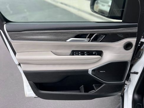 Used 2024 Jeep Wagoneer L Series II w/ Flexible Seating Group image 21