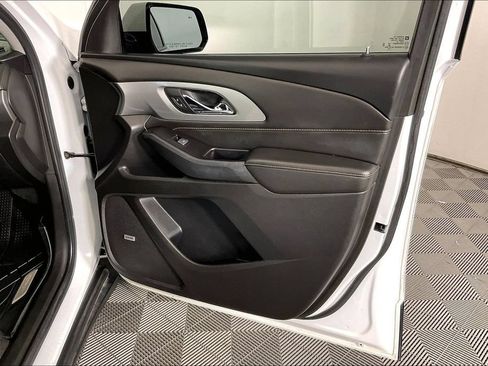 Used 2020 Chevrolet Traverse RS FWD image 22
