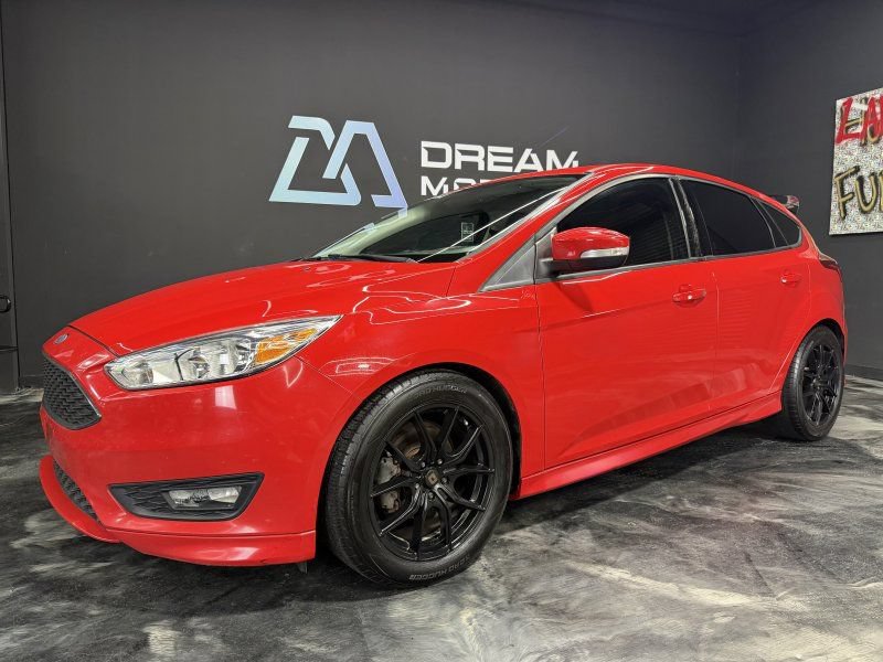 Used 2015 Ford Focus SE w/ SE Sport Package FWD image 1