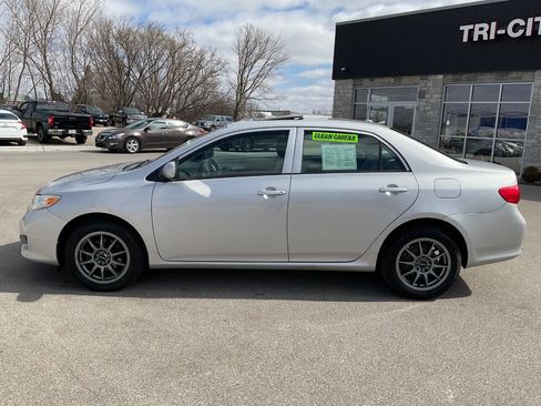 Used 2010 Toyota Corolla LE image 3