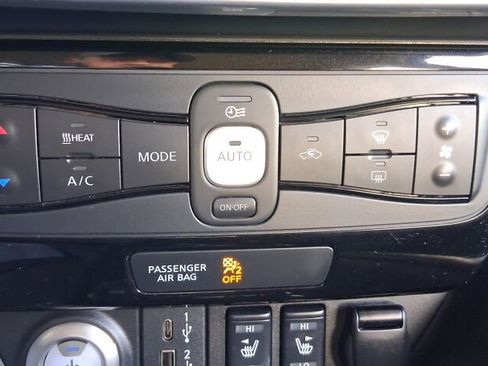 Used 2020 Nissan Leaf SV w/ SV Technology Package image 27