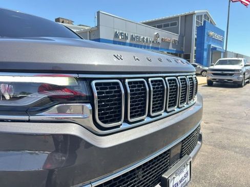 Used 2022 Jeep Wagoneer Series III w/ Premium Group I AWD/4WD image 4
