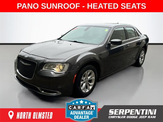 Used 2015 Chrysler 300 Limited RWD image 1