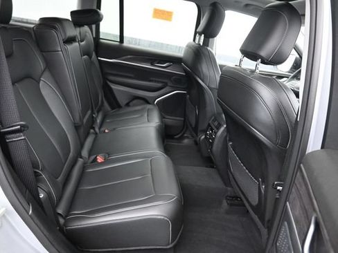 Used 2023 Jeep Grand Cherokee 4WD 4xe image 8