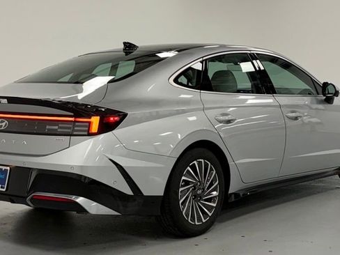 New 2025 Hyundai Sonata Limited image 3