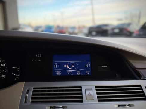 Used 2010 Toyota Avalon XLS image 14