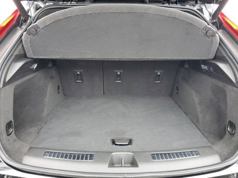 Used 2022 Cadillac XT4 Premium Luxury w/ Enhanced Visibility Package image 29