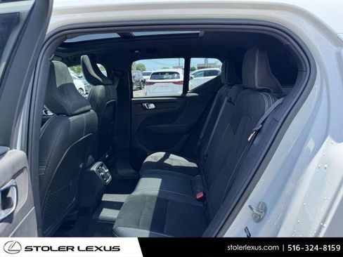 Used 2023 Volvo XC40 B5 Plus image 13