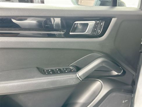 Certified 2023 Porsche Cayenne AWD/4WD image 20