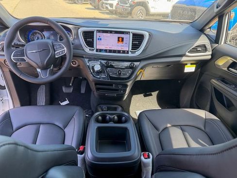 New 2026 Chrysler Pacifica Select FWD image 25