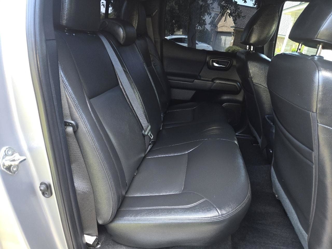 Used 2018 Toyota Tacoma TRD Sport w/ Technology Package RWD image 16