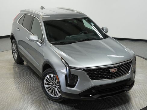 Used 2025 Cadillac XT4 Premium Luxury image 45
