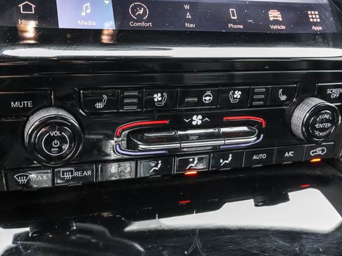 Used 2023 Jeep Grand Cherokee Overland w/ Adv Protech Group III image 28