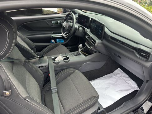 Used 2025 Ford Mustang Coupe RWD image 10