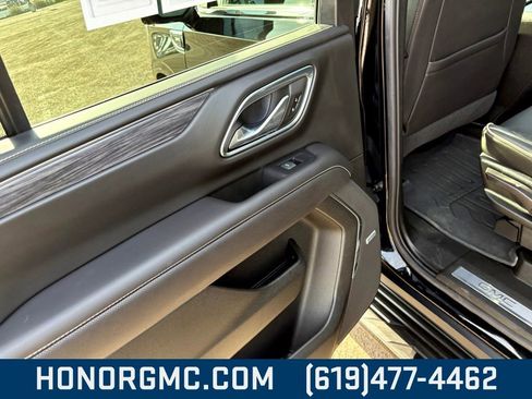 Used 2021 GMC Yukon SLT w/ SLT Premium Package image 20