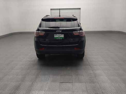 Used 2017 Jeep Compass Latitude FWD image 7