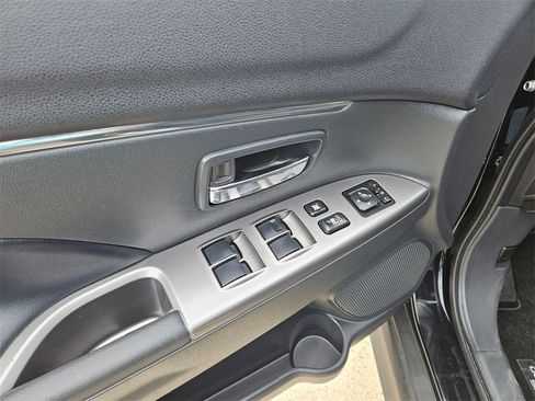 Used 2025 Mitsubishi Outlander Sport SE image 14