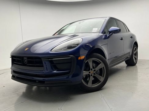 Certified 2025 Porsche Macan AWD/4WD image 1