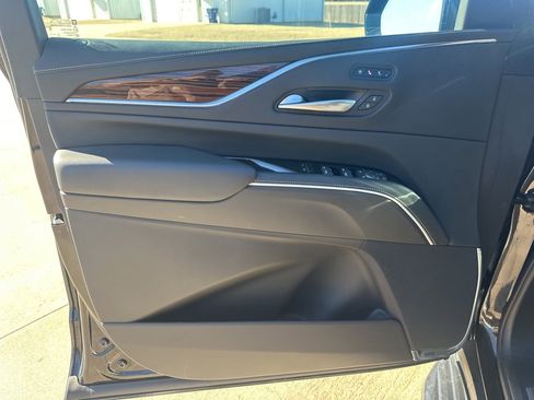 Used 2023 Cadillac Escalade ESV Premium Luxury image 13