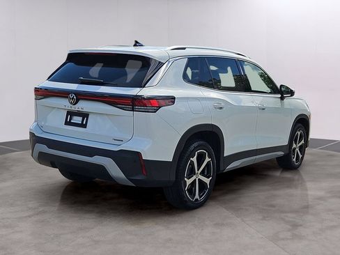 Used 2025 Volkswagen Tiguan SE w/ Panoramic Sunroof Package AWD/4WD image 4