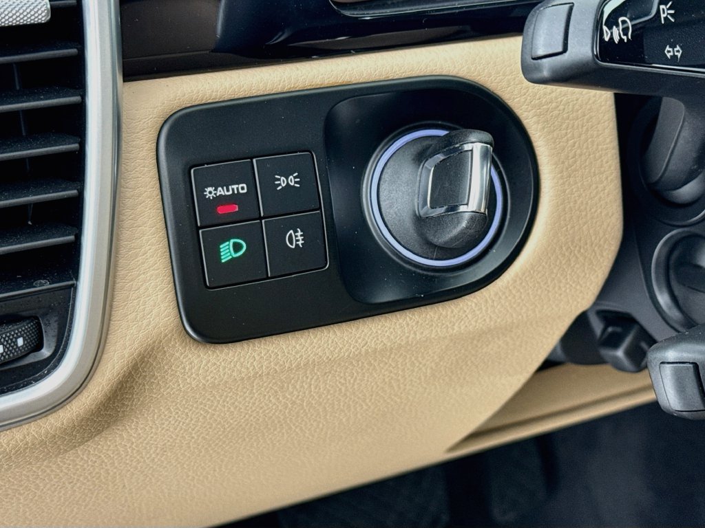 Certified 2023 Porsche Cayenne Coupe AWD/4WD image 14