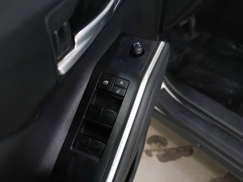 Used 2024 Toyota Highlander XLE AWD/4WD image 21