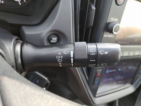 Certified 2024 Subaru Crosstrek 2.0i image 21