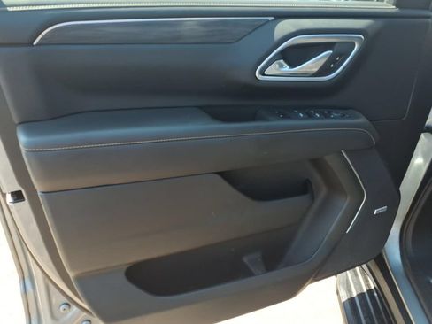 Used 2023 GMC Yukon SLT w/ SLT Premium Package AWD/4WD image 12