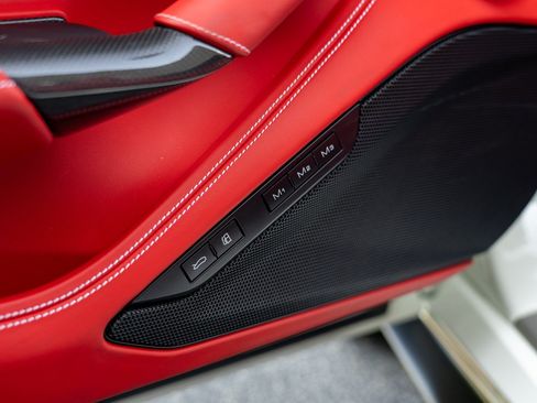 Used 2022 Ferrari F8 Tributo RWD image 33