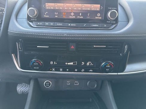 Used 2021 Nissan Rogue SV image 17