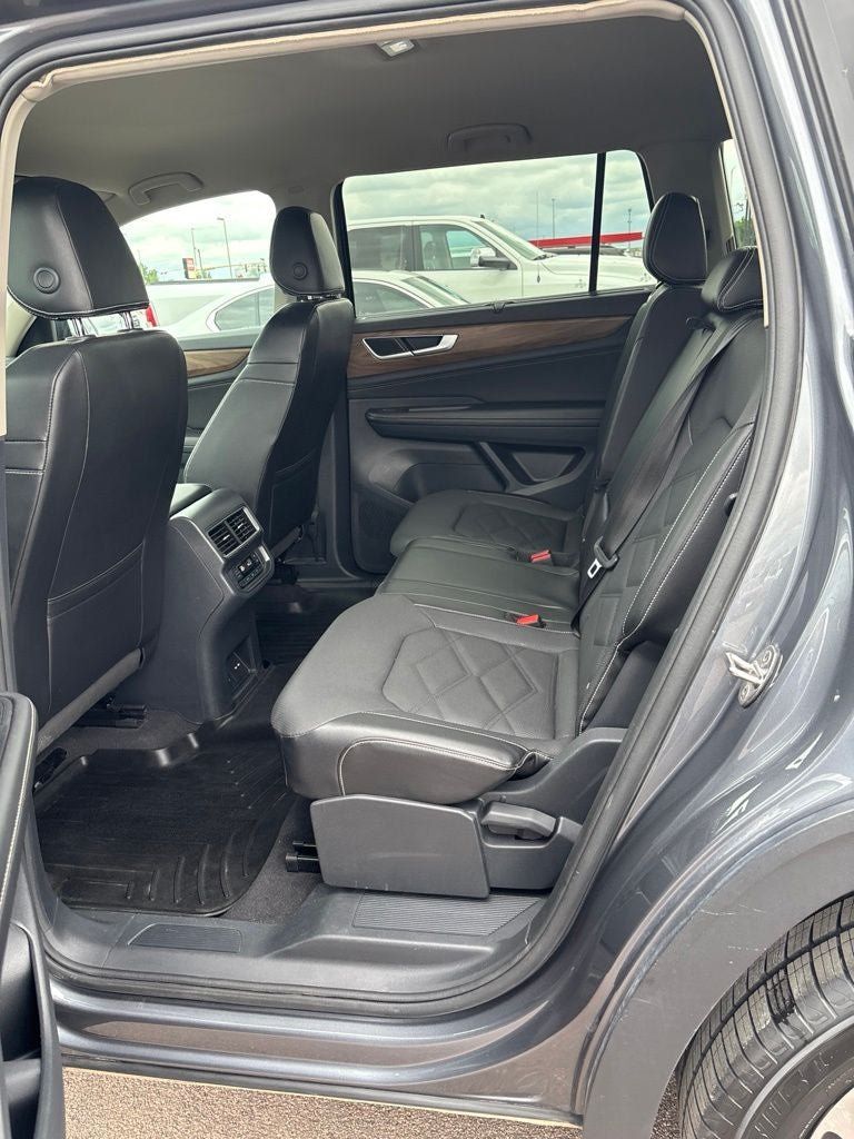 Used 2024 Volkswagen Atlas SE AWD/4WD image 24