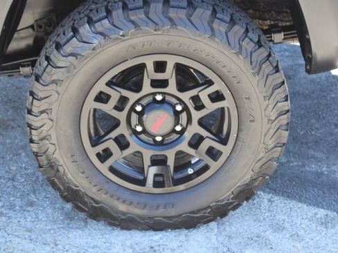 Used 2023 Toyota Tacoma TRD Off-Road AWD/4WD image 15
