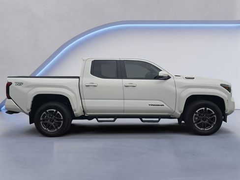 Used 2024 Toyota Tacoma TRD Sport w/ TRD Sport Upgrade Package AWD/4WD image 7